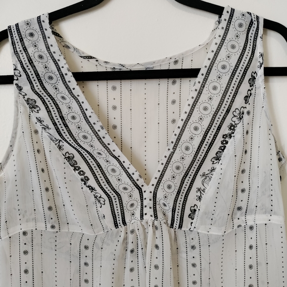 Women's Sheer Floral tank top Blouse - Picture 3 of 5